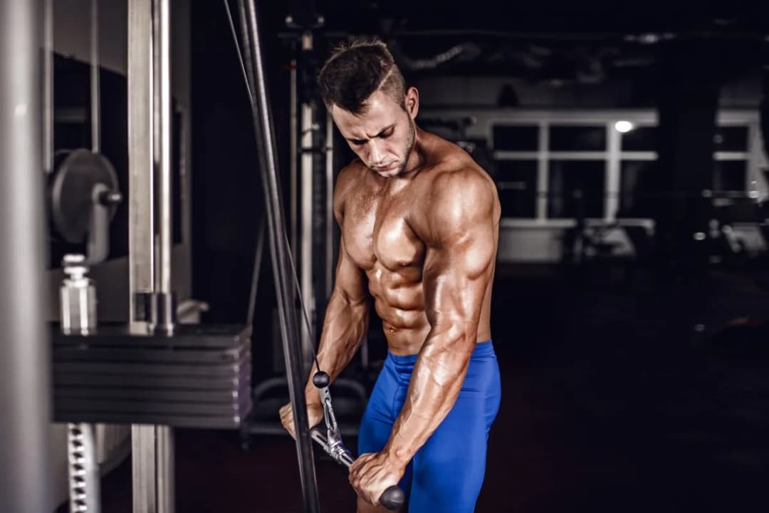 Ile razy w tygodniu ćwiczyć triceps, aby uniknąć kontuzji i przetrenowania?