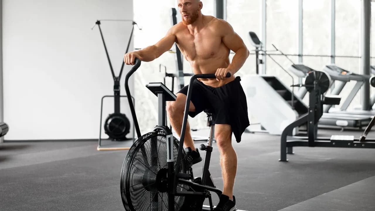 Ile minut powinno trwać cardio na czczo, aby osiągnąć najlepsze wyniki?