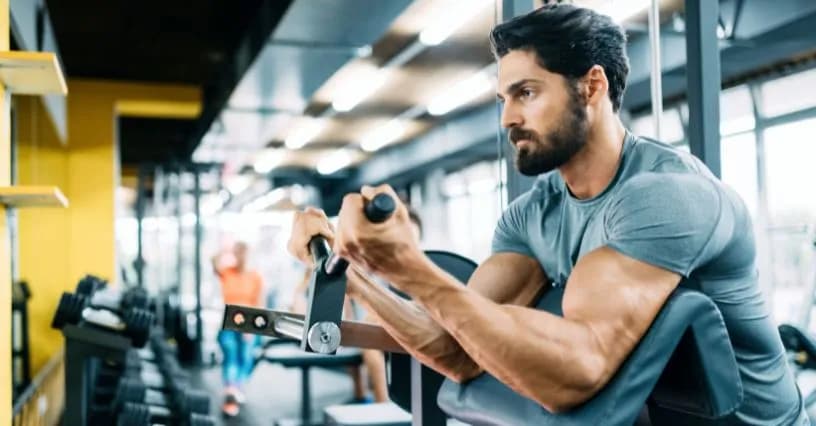 Z czym ćwiczyć biceps, aby osiągnąć lepsze wyniki w treningu?